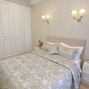 Le Charme-35 Apartment